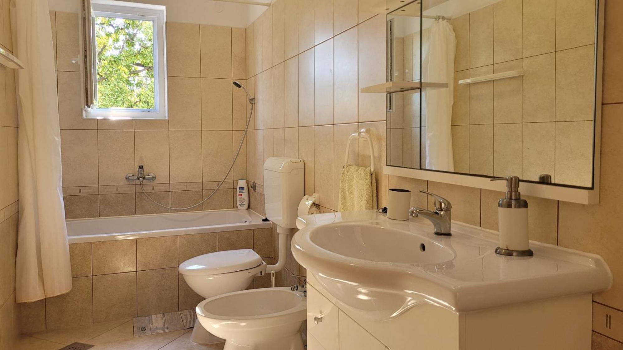 Apartments Adriana Omišalj Εξωτερικό φωτογραφία