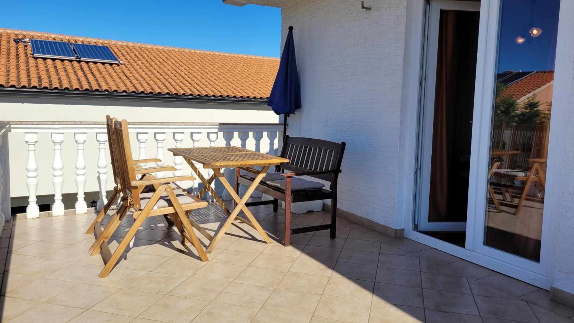 Apartments Adriana Omišalj Εξωτερικό φωτογραφία